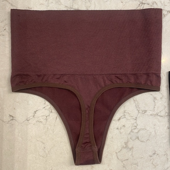 NWOT Skinny Girl shaping and smoothing thong underwear - Picture 2 of 4